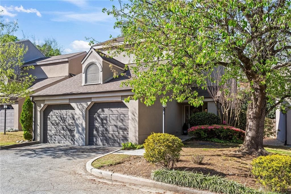 2 bedroom, 3 bathroom, 1,825 sq ft townhouse sold at 2914 Lenox Road 18, Atlanta, GA 30324