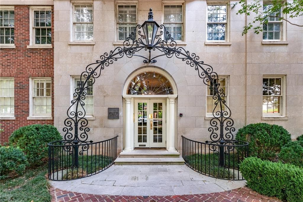 2 bedroom, 2 bathroom, 1,645 sq ft condominium sold at 1325 Peachtree Street 401, Atlanta, GA 30309