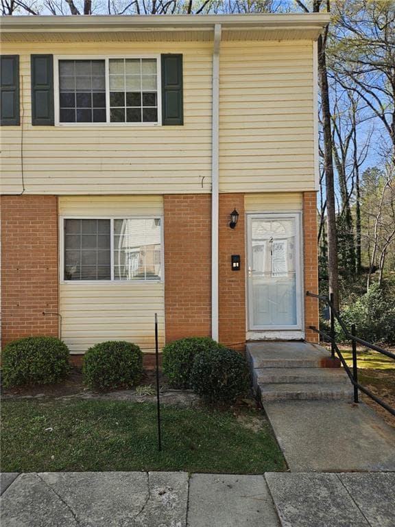 3 bedroom, 3 bathroom townhouse under contract at 405 Fairburn Road 21, Atlanta, GA 30331