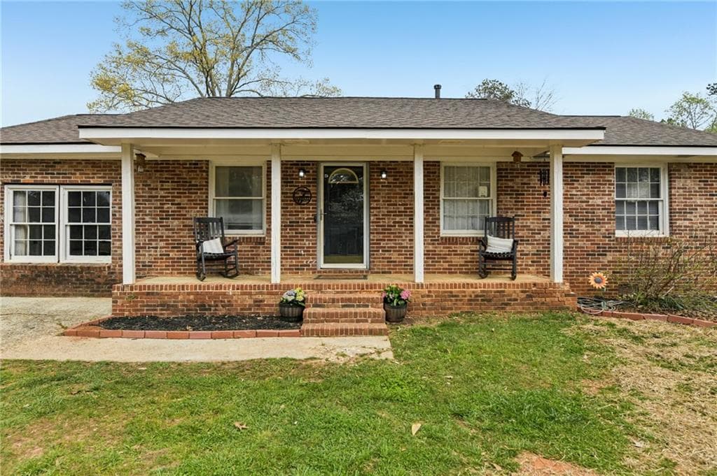 3 bedroom, 1 bathroom, 1,492 sq ft single family residence for sale at 8165 Laurel Drive, Covington, GA 30014