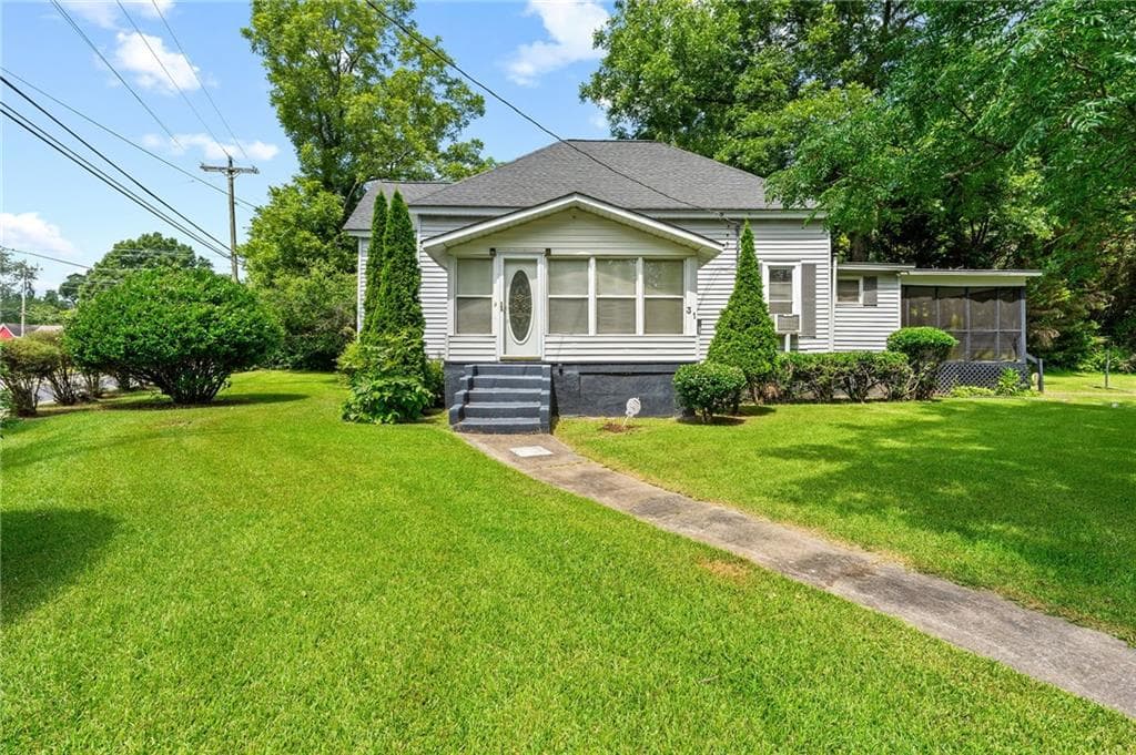 3 bedroom, 1 bathroom, 1,244 sq ft single family residence under contract at 31 Elm Street, Hampton, GA 30228