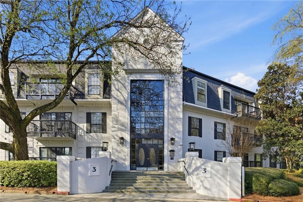 2 bedroom, 2 bathroom, 1,249 sq ft condominium for sale at 3315 Pine Heights Drive, Atlanta, GA 30324