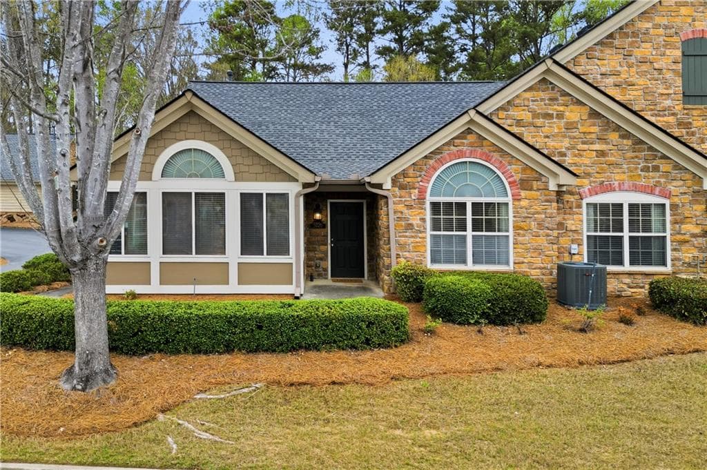 2 bedroom, 2 bathroom, 1,712 sq ft condominium sold at 5226 Stone Village Circle 44, Kennesaw, GA 30152