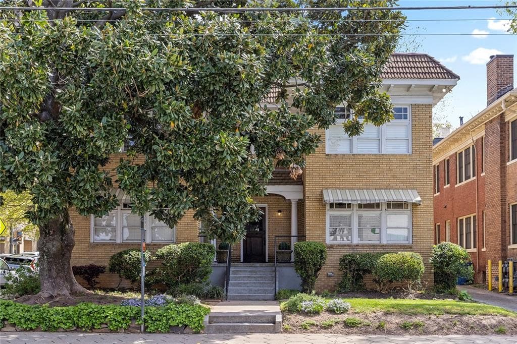 2 bedroom, 1 bathroom, 973 sq ft condominium sold at 653 N Highland Avenue 4, Atlanta, GA 30306