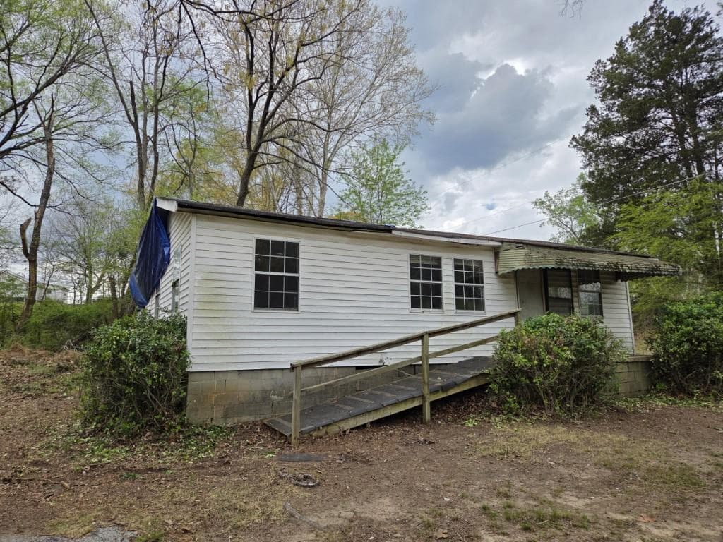 3 bedroom, 1 bathroom, 1,072 sq ft single family residence sold at 191 Merritt Circle, Dallas, GA 30132