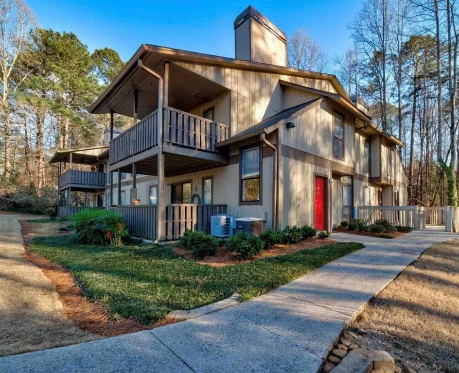 1 bedroom, 1 bathroom, 861 sq ft condominium for sale at 709 Woodcliff Drives, Sandy Springs, GA 30350