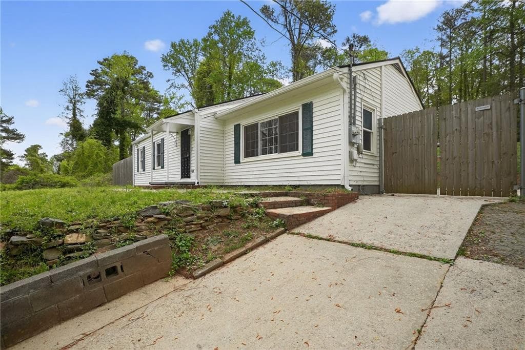 3 bedroom, 2 bathroom, 1,300 sq ft single family residence sold at 2252 Beecher Circle, Atlanta, GA 30311