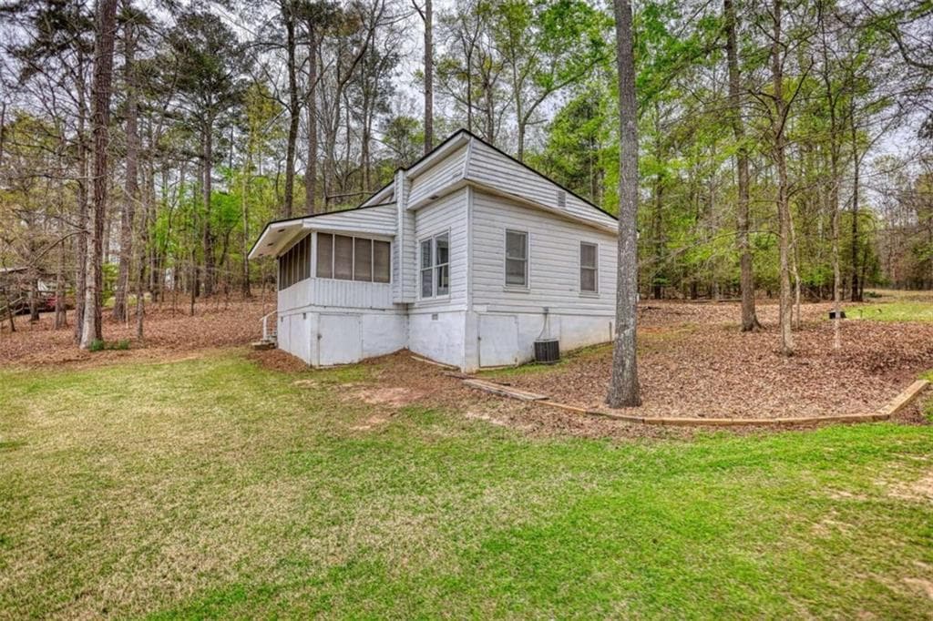 2 bedroom, 1 bathroom, 1,050 sq ft single family residence for sale at 1697 County Line Ext, Mansfield, GA 30055