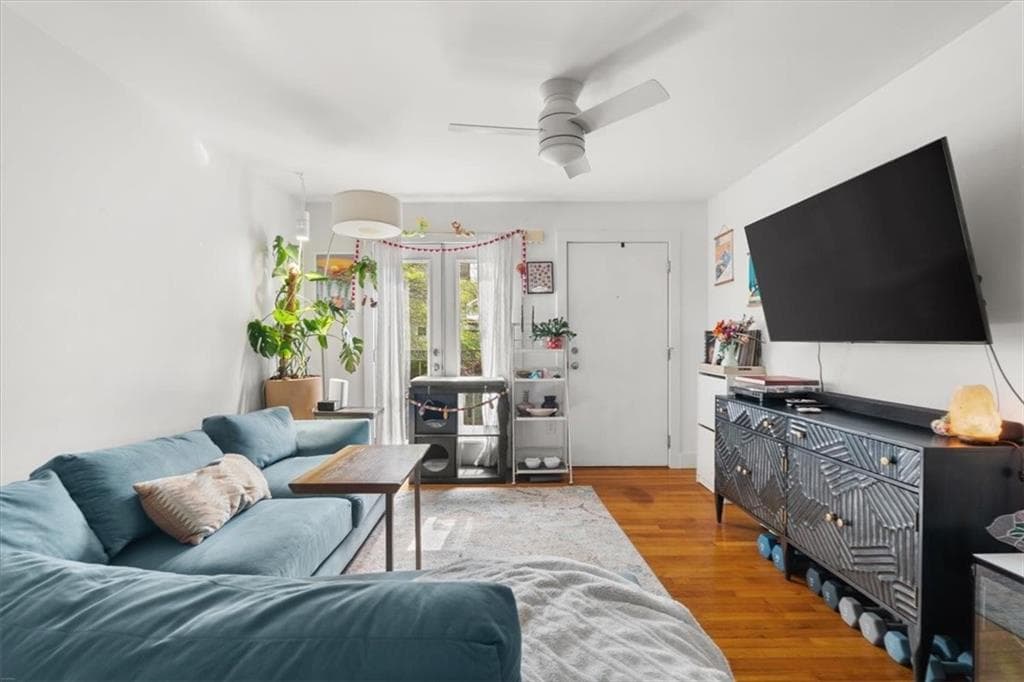 2 bedroom, 1 bathroom, 812 sq ft condominium sold at 2023 Oakview Road 314, Atlanta, GA 30317