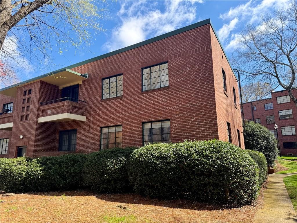 2 bedroom, 1 bathroom, 948 sq ft condominium sold at 1381 Normandy Drive 4, Atlanta, GA 30306