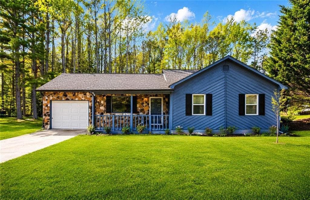 3 bedroom, 2 bathroom, 1,140 sq ft single family residence sold at 5385 Garvey Drive, Fairburn, GA 30213