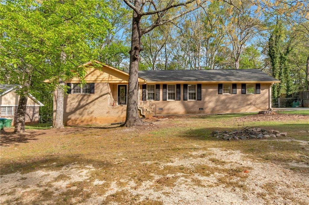 574 Horseshoe Circle, Lilburn, GA 30047 — most recent listing photo
