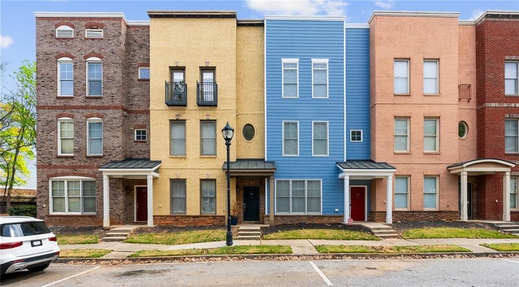 3 bedroom, 4 bathroom, 1,890 sq ft townhouse for sale at 741 Liberty Commons Drive, Atlanta, GA 30314