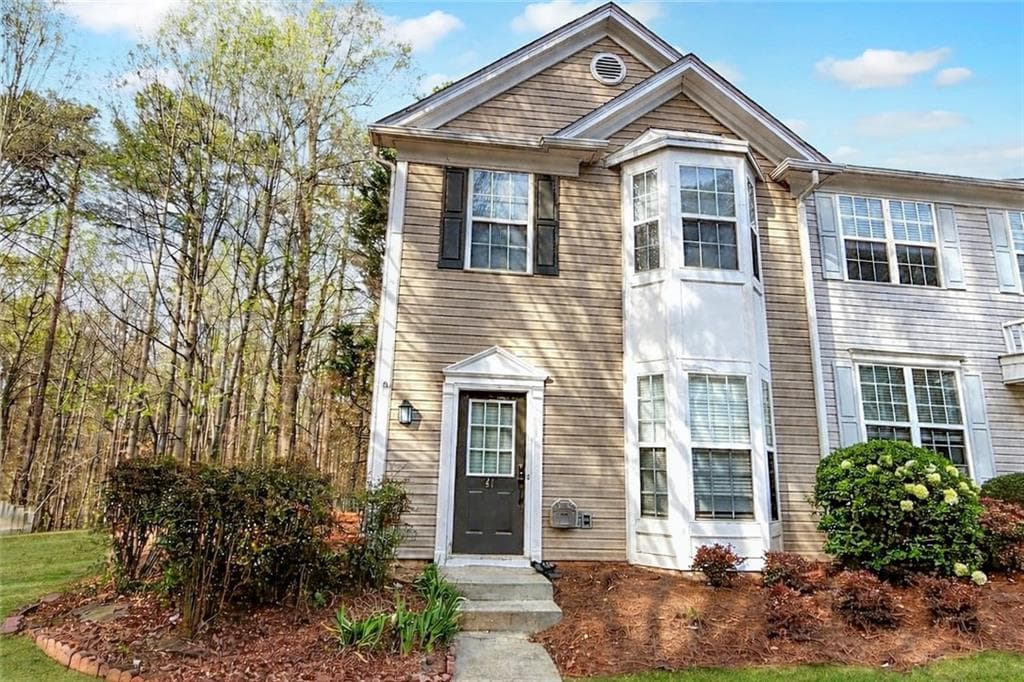 2 bedroom, 3 bathroom, 1,218 sq ft townhouse under contract at 4645 Valais Court 41, Alpharetta, GA 30022
