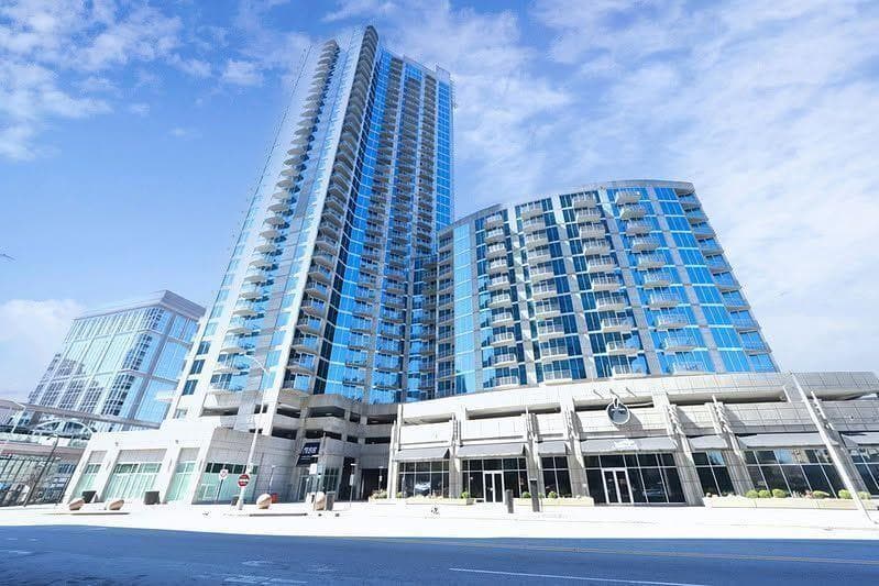 1 bedroom, 1 bathroom, 729 sq ft condominium for sale at 400 W Peachtree Street 1702, Atlanta, GA 30308