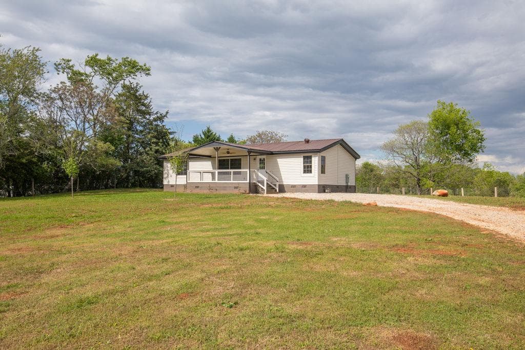 3 bedroom, 2 bathroom, 1,344 sq ft single family residence for sale at 710 Athens Road, Lexington, GA 30648
