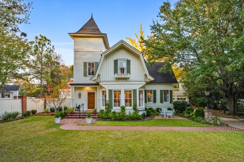 3 bedroom, 3 bathroom, 3,950 sq ft single family residence for sale at 437 Remington Avenue, Thomasville, GA 31792