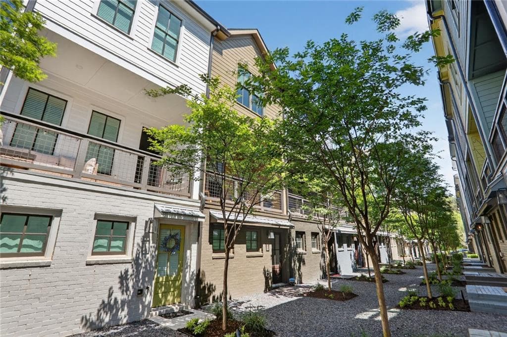 2 bedroom, 2 bathroom, 1,152 sq ft townhouse sold at 1072 Crest Circle, Atlanta, GA 30312
