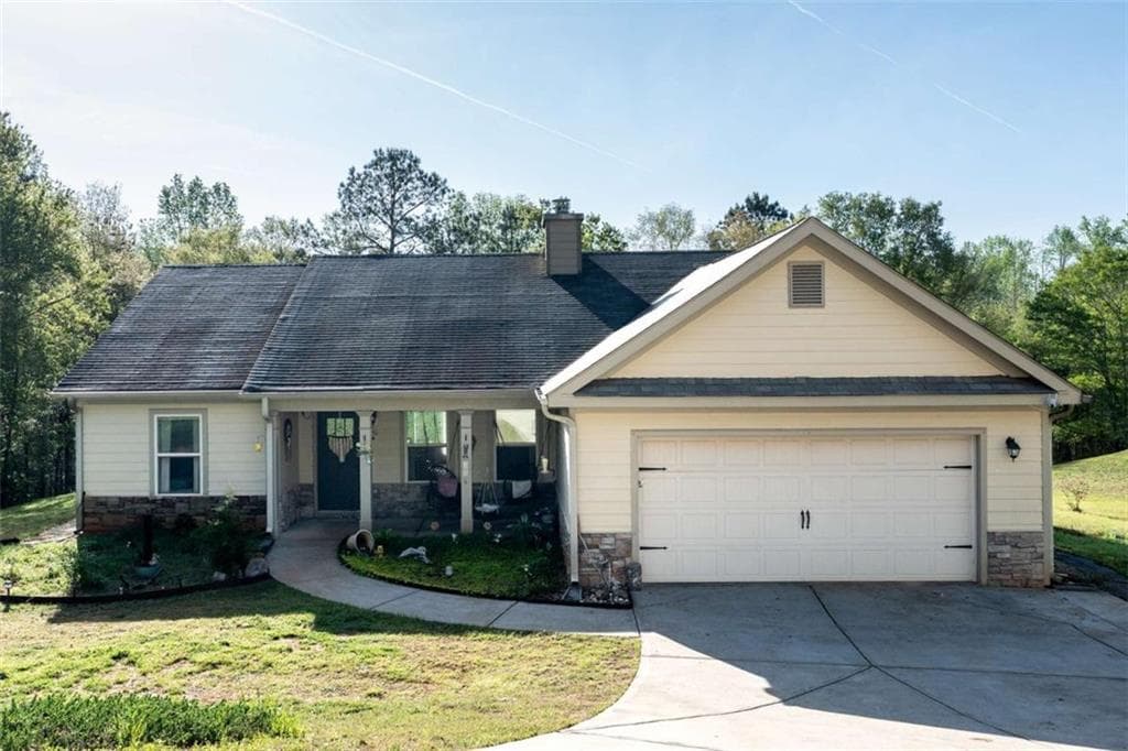 3 bedroom, 2 bathroom, 1,480 sq ft single family residence for sale at 285 Mama B Drive, Danielsville, GA 30633