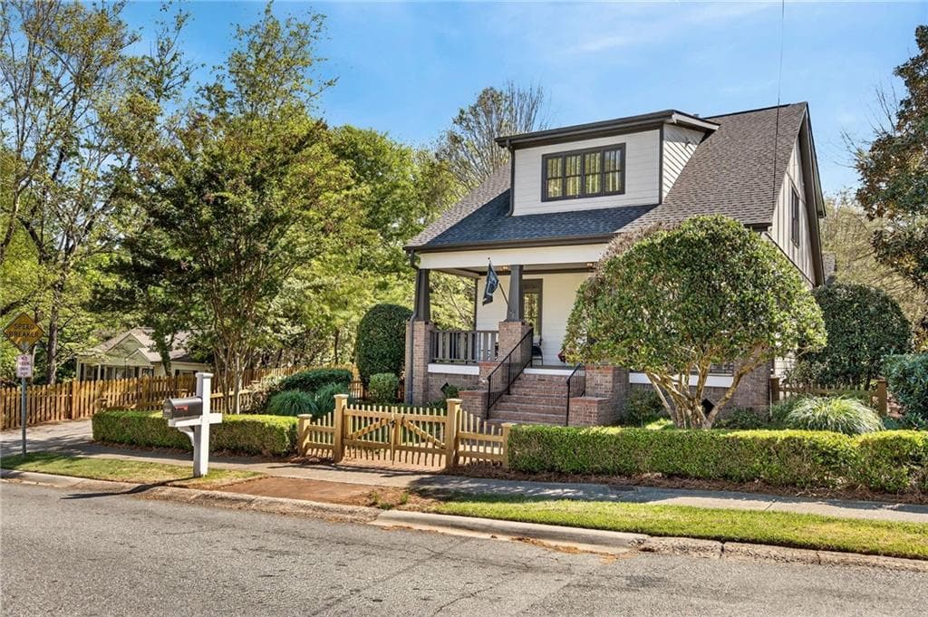 5 bedroom, 4 bathroom, 2,643 sq ft single family residence sold at 2587 Highland Avenue, Smyrna, GA 30080
