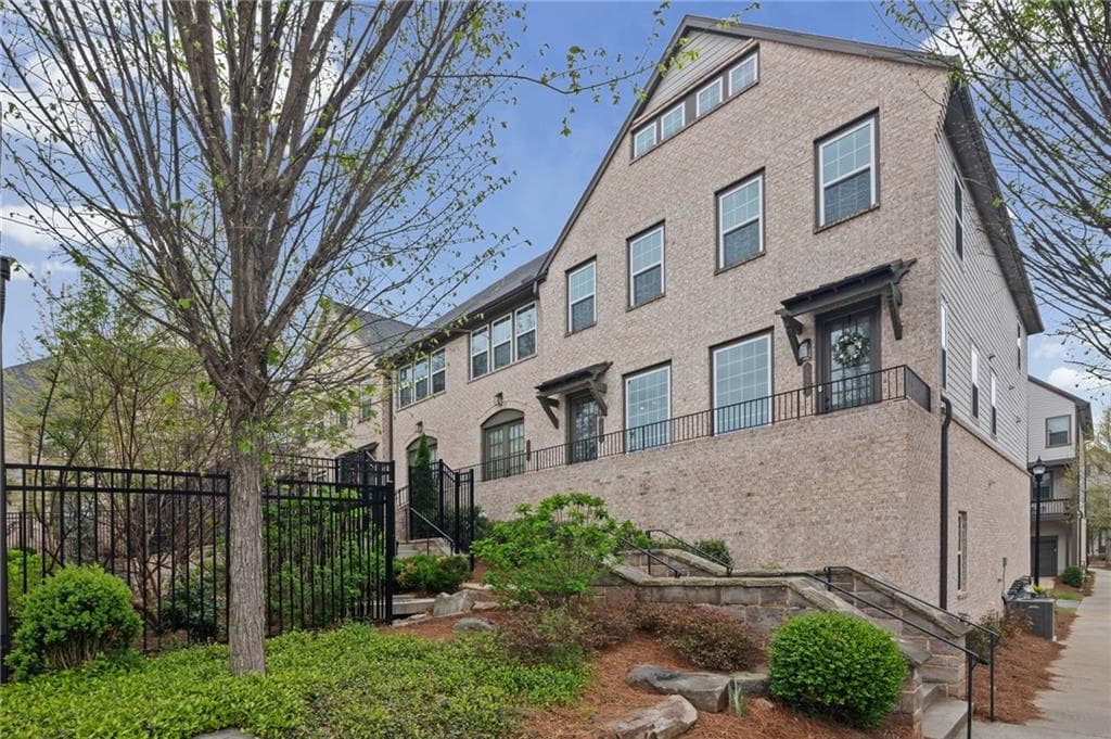 2 bedroom, 4 bathroom, 1,722 sq ft townhouse sold at 2523 Figaro Drive, Atlanta, GA 30339