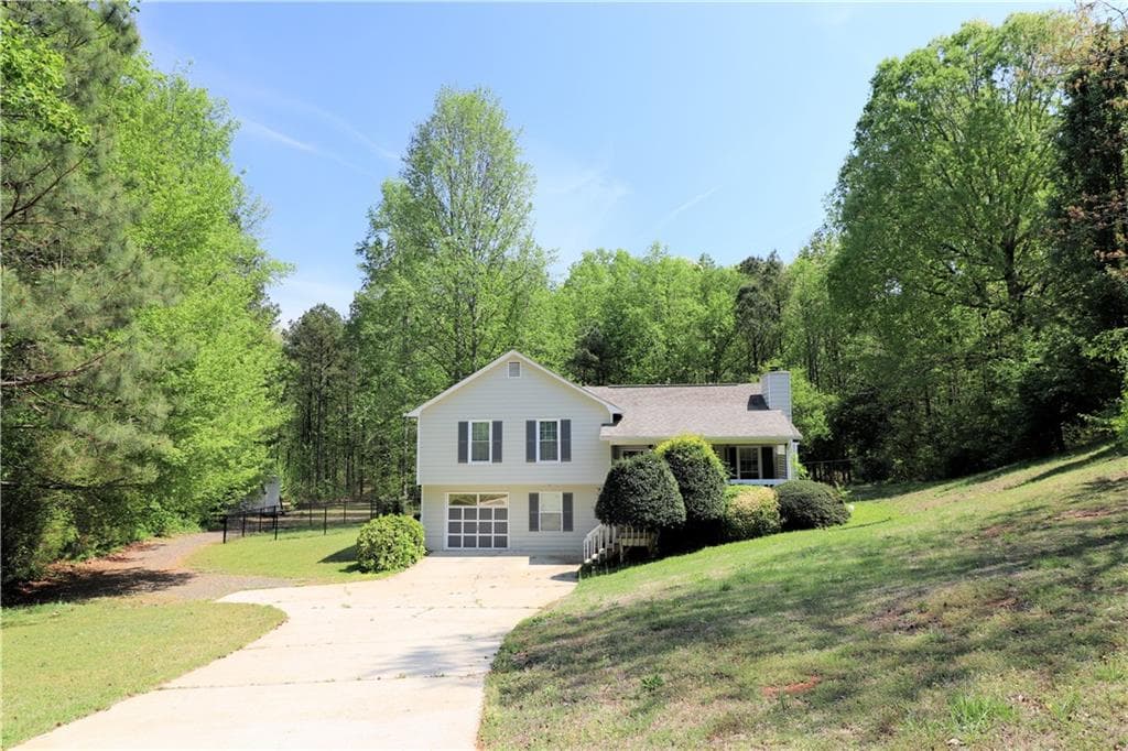 4 bedroom, 2 bathroom, 1,740 sq ft single family residence under contract at 192 Deerfield Drive, Hiram, GA 30141