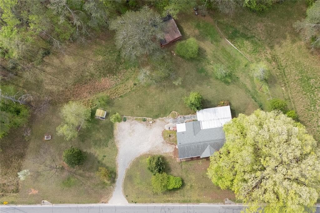 3 bedroom, 2 bathroom, 2,950 sq ft single family residence for sale at 2704 County Line Road, Acworth, GA 30101