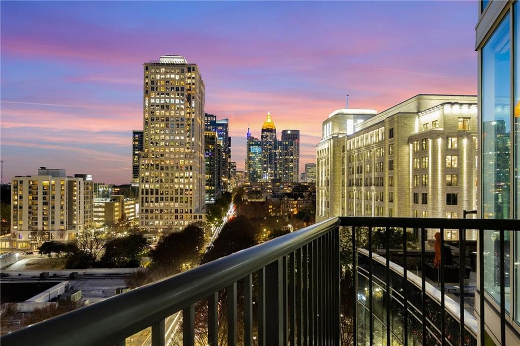 2 bedroom, 2 bathroom, 1,397 sq ft condominium sold at 1080 Peachtree Street 910, Atlanta, GA 30309
