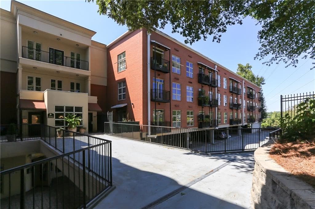 1 bedroom, 2 bathroom, 960 sq ft condominium sold at 560 Dutch Valley Road 2403, Atlanta, GA 30324