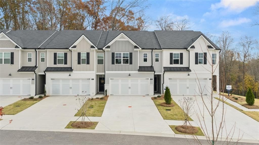 3 bedroom, 3 bathroom, 1,830 sq ft townhouse sold at 237 Sound Circle, Stockbridge, GA 30281
