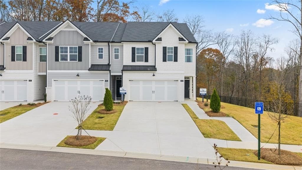 3 bedroom, 3 bathroom, 1,866 sq ft townhouse sold at 241 Sound Circle, Stockbridge, GA 30281