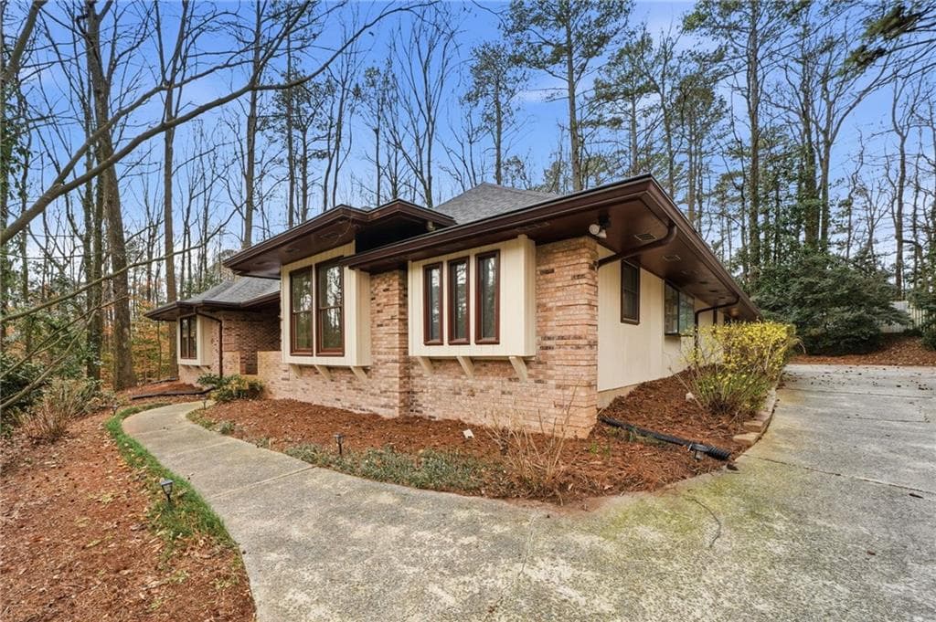 3 bedroom, 3 bathroom, 2,549 sq ft single family residence sold at 1130 Valley Ridge Court, Marietta, GA 30067