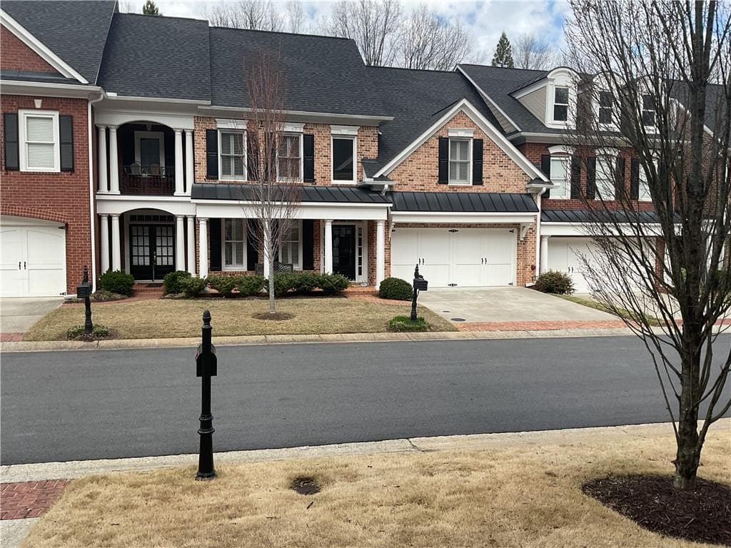 3 bedroom, 3 bathroom, 3,580 sq ft townhouse under contract at 12175 Dancliff Trace, Alpharetta, GA 30009