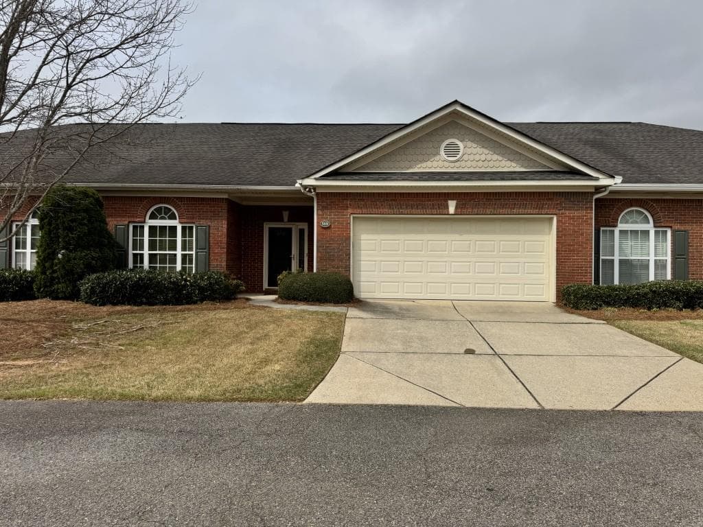 3 bedroom, 3 bathroom, 2,434 sq ft condominium under contract at 569 Sawnee Corners Drive, Cumming, GA 30040
