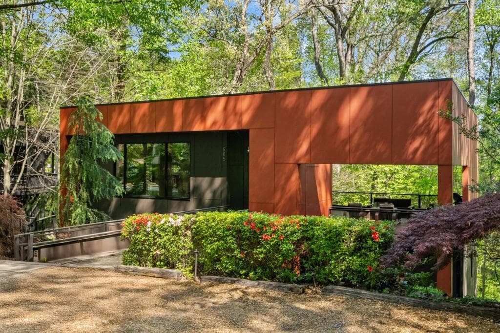 3 bedroom, 3 bathroom, 2,250 sq ft single family residence sold at 585 Overbrook Drive, Atlanta, GA 30318
