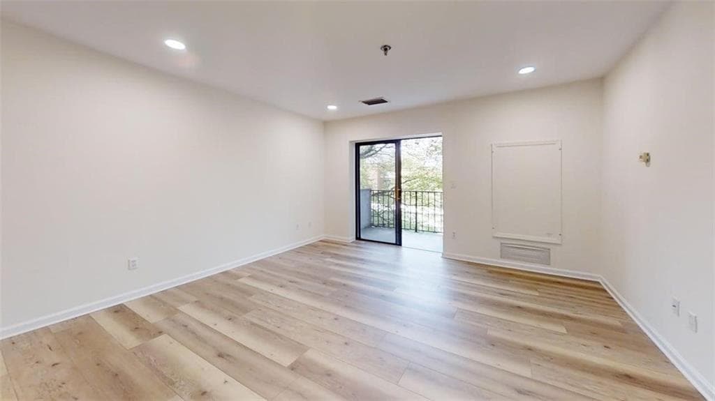 1 bedroom, 1 bathroom, 760 sq ft condominium sold at 300 Johnson Ferry Road A312, Sandy Springs, GA 30328