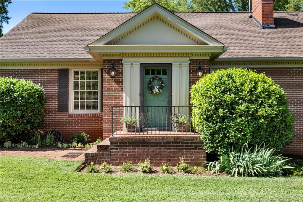 3 bedroom, 2 bathroom single family residence sold at 512 Williamsburg Drive, Dalton, GA 30720