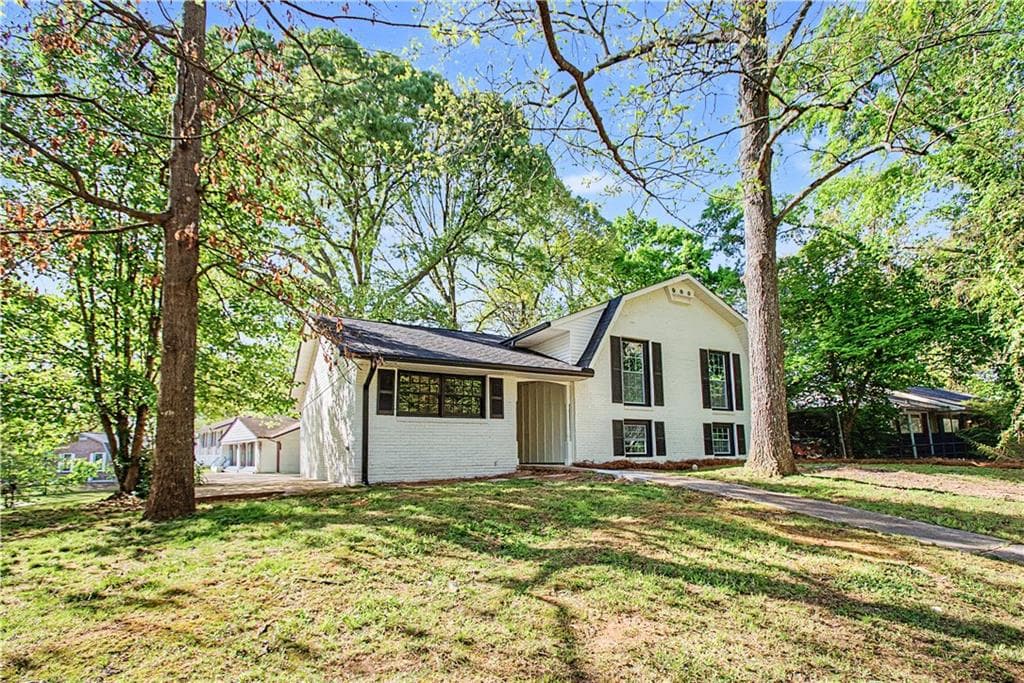 4 bedroom, 2 bathroom, 2,578 sq ft single family residence sold at 556 Roxbury Drive, Riverdale, GA 30274