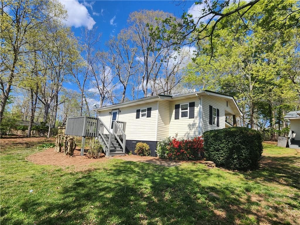 2 bedroom, 2 bathroom, 944 sq ft single family residence sold at 5525 Saddle Club Road, Gainesville, GA 30506