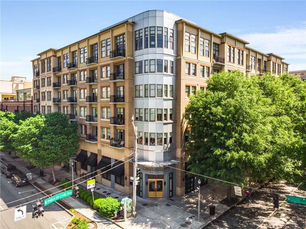 2 bedroom, 2 bathroom, 1,052 sq ft condominium sold at 201 W Ponce De Leon Avenue 218, Decatur, GA 30030