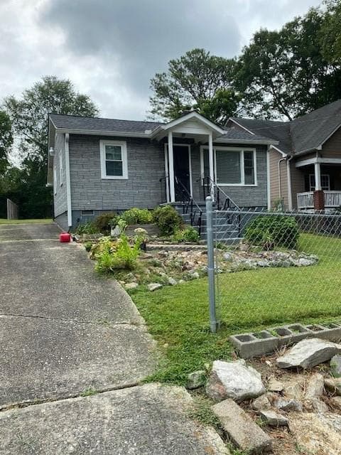 2 bedroom, 1 bathroom, 818 sq ft single family residence for sale at 179 Dahlia Avenue, Atlanta, GA 30314
