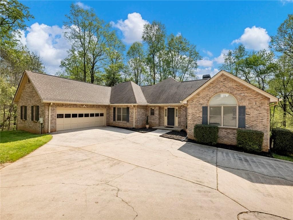 3 bedroom, 4 bathroom, 2,509 sq ft single family residence under contract at 2982 Rivercrest Drive, Gainesville, GA 30507