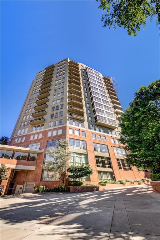 2 bedroom, 3 bathroom, 1,717 sq ft condominium sold at 2626 Peachtree Road 412, Atlanta, GA 30305