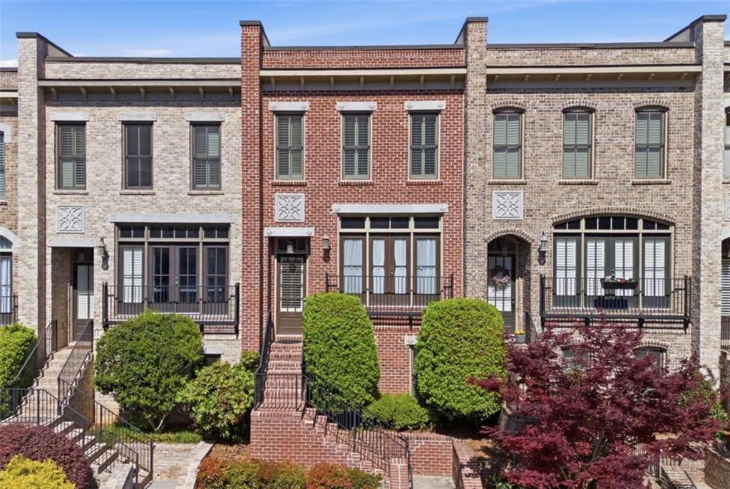 3 bedroom, 4 bathroom, 2,457 sq ft townhouse sold at 13 Arbor Way Drive, Decatur, GA 30030