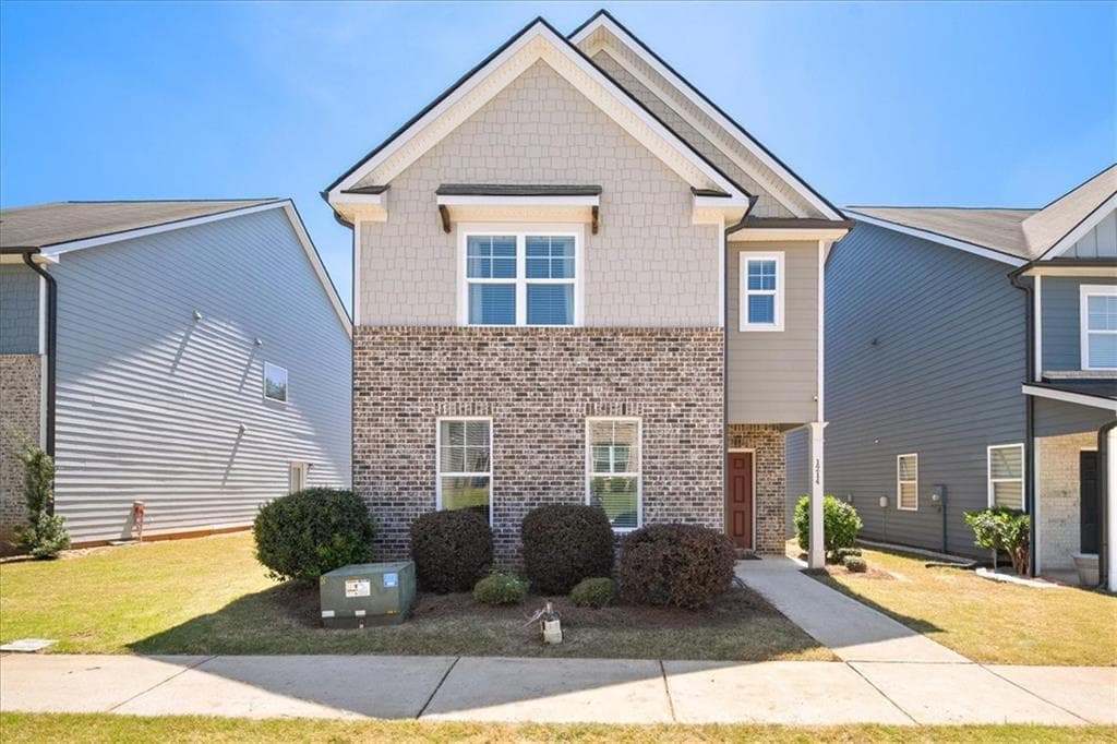 4 bedroom, 3 bathroom, 2,328 sq ft single family residence sold at 1214 Hawthorne Trail, Atlanta, GA 30344