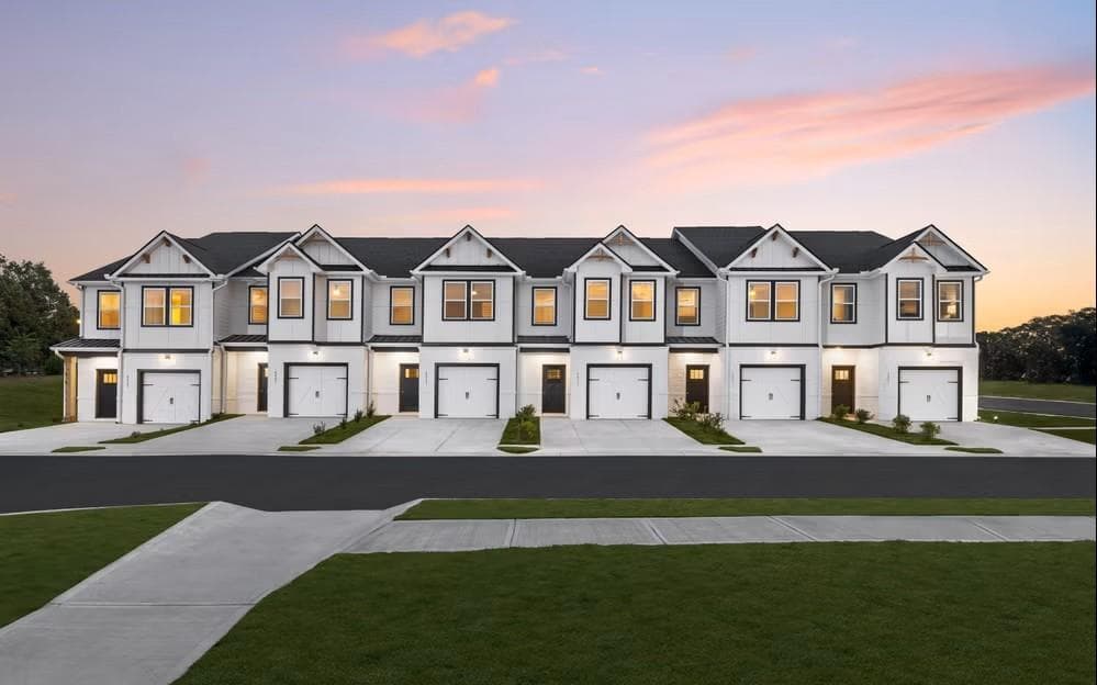 3 bedroom, 3 bathroom, 1,598 sq ft townhouse sold at 8395 Columbia Court LOT 3, Palmetto, GA 30268