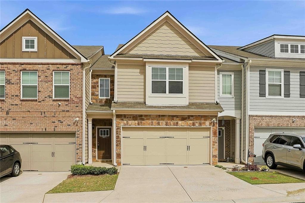 3 bedroom, 3 bathroom, 1,983 sq ft townhouse sold at 7641 Squire, Fairburn, GA 30213