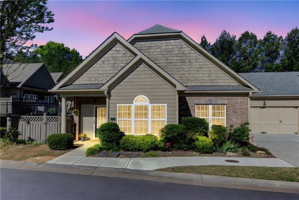 2 bedroom, 2 bathroom, 1,445 sq ft condominium sold at 232 Glens Loop, Woodstock, GA 30188