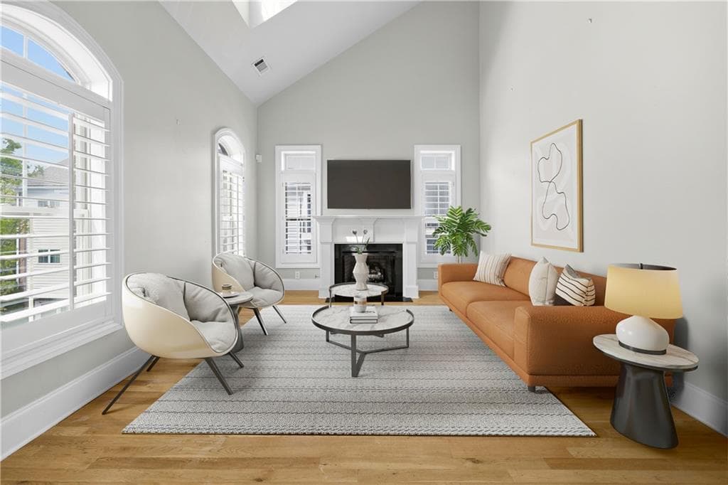 2 bedroom, 3 bathroom, 1,748 sq ft condominium sold at 285 Le Gran Bend, Atlanta, GA 30328