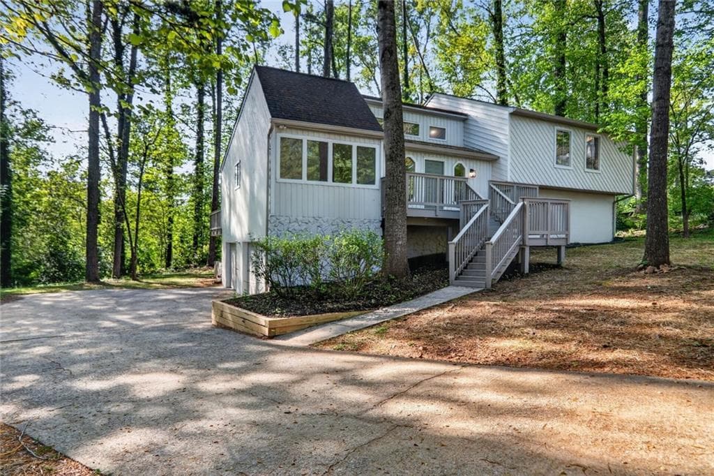 6 bedroom, 4 bathroom, 2,495 sq ft single family residence sold at 3038 Skidaway Court, Stone Mountain, GA 30087